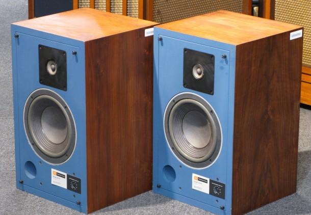 JBL 4301B