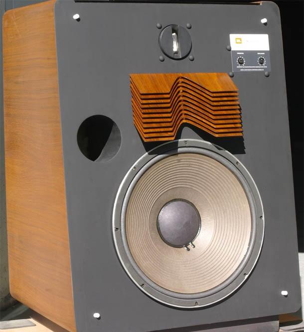 JBL L300