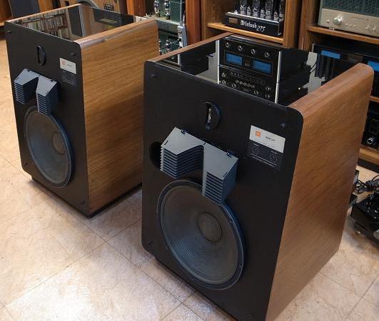JBL L300