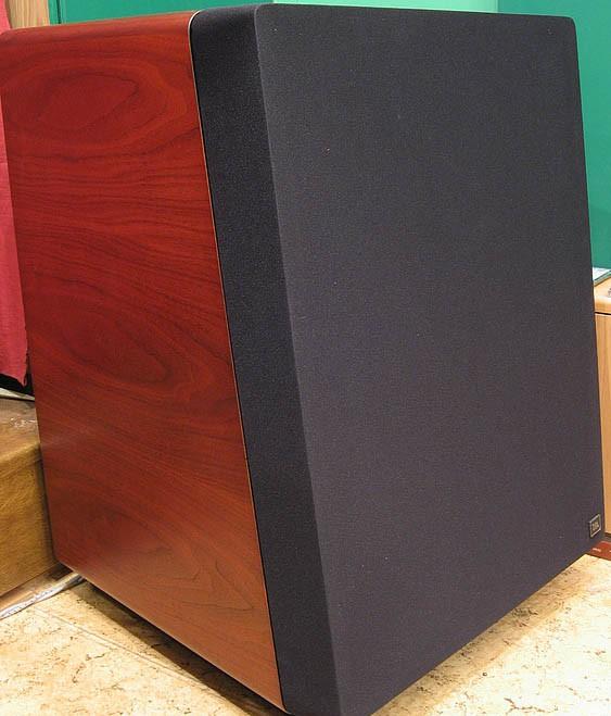 JBL L300