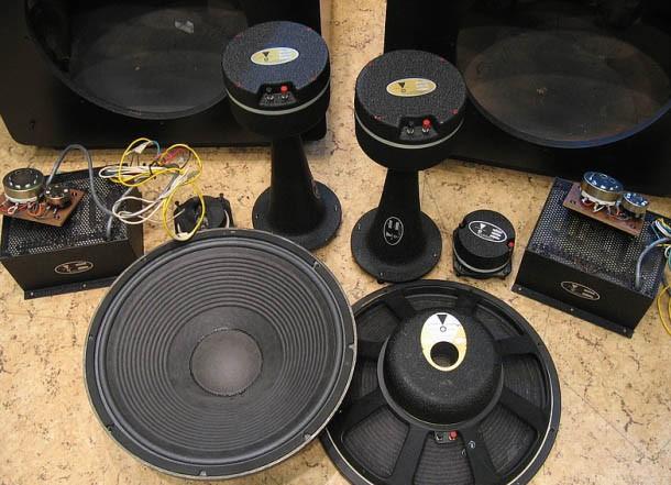 JBL L300