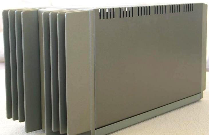 Вид спереди на усилитель Quad 303
