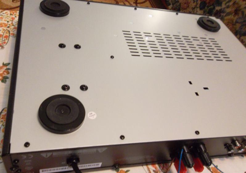 Cambridge Audio Topaz AM5 в интерьере гостиной