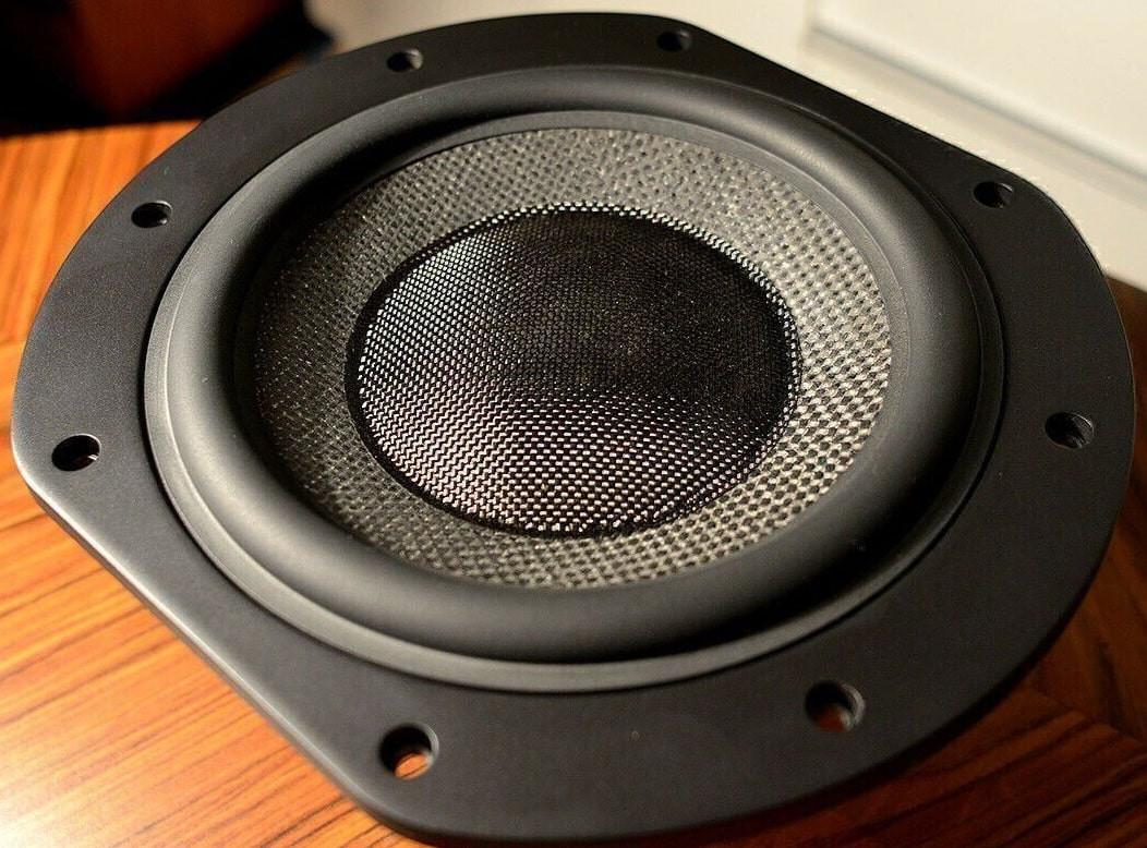 Bowers & Wilkins Nautilus 802 D2