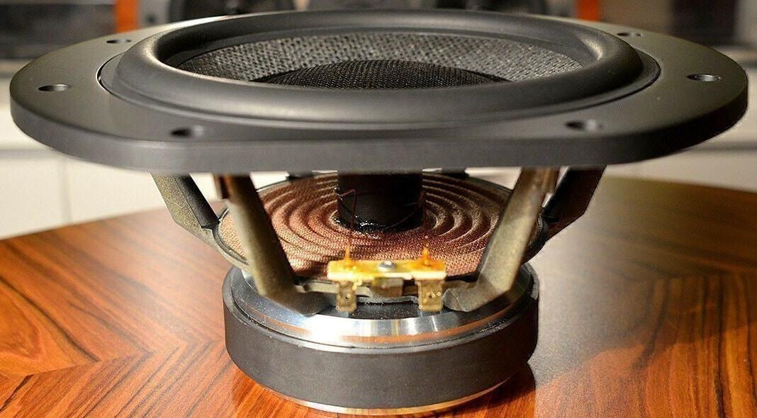 Bowers & Wilkins Nautilus 802 D2
