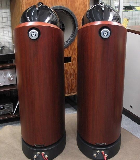 Bowers & Wilkins Nautilus 802 D2
