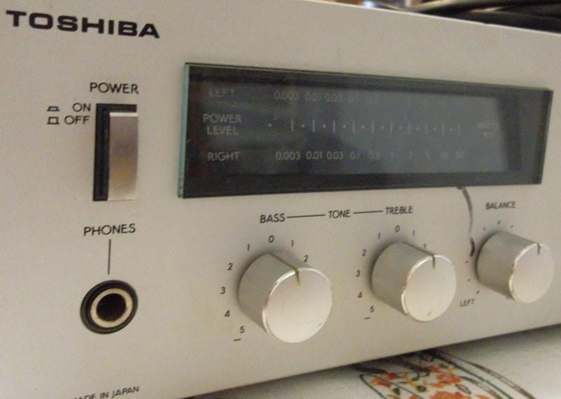 Задняя панель усилителя Toshiba SB-A25