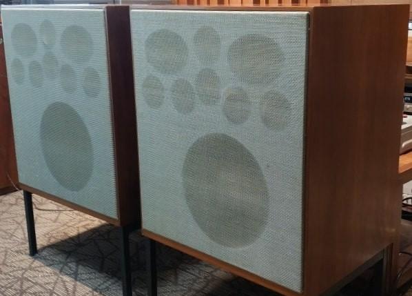 Блок объемного звучания Grundig 100