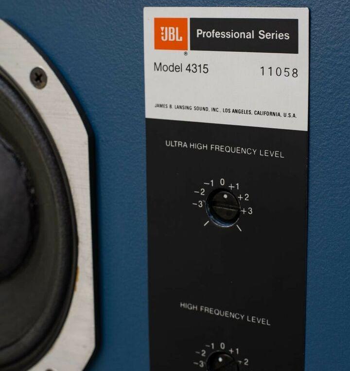JBL4315