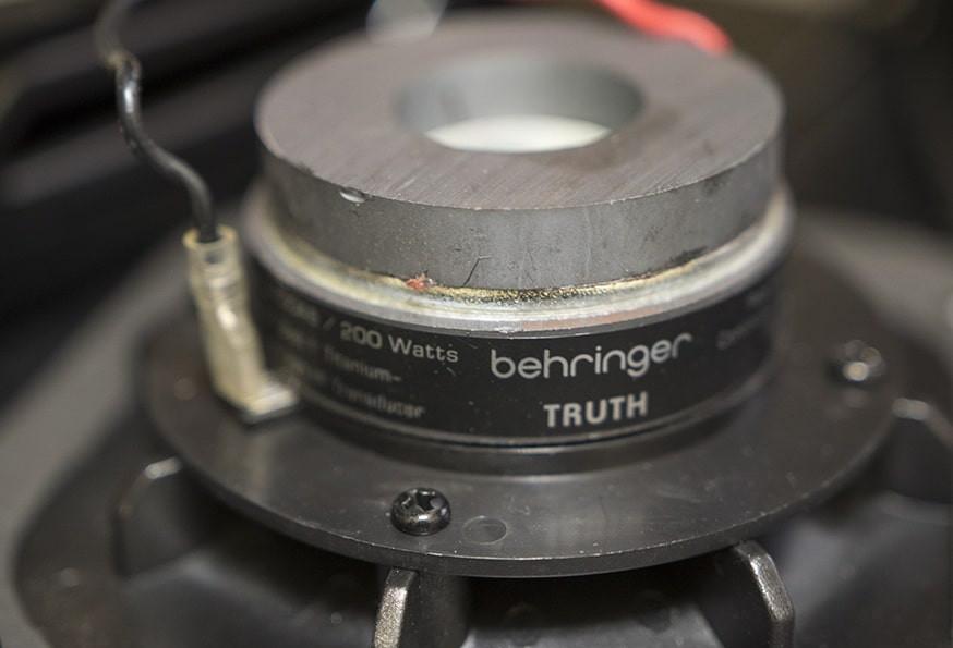 Behringer Truth B2031A
