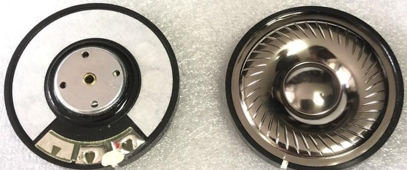 AKG K371